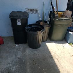 FREE  !!    FREE  !!!  TRASH CANS