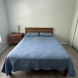 Queen Size Bedroom Set With Dresser, Nightstand and Mirror