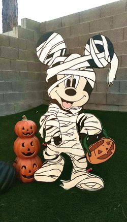 4 ft wooden Mickey Mummy