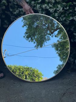 Large Round Wall Mirror (Gold Trim)