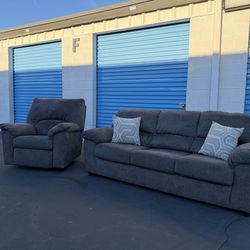 Gray Sofa With Recliner Chair 🚛🚚 Free Delivery 🚛🚚