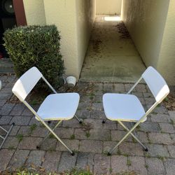 Table set with 2 chairs