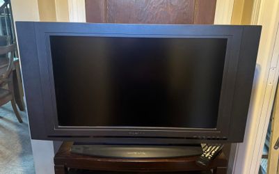 Tv 42 inch flat tv  Not smart tv with remote