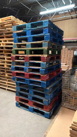 Heavy duty wood pallets (15)