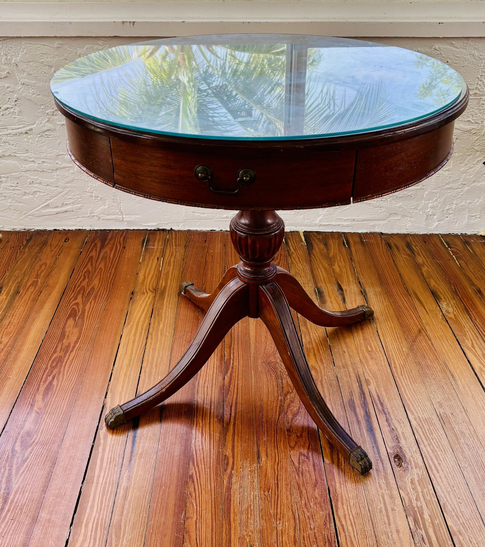 Round Table With Glass Top