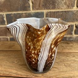 Art Glass Wrinkled Handkerchief Brown And White Flower Vase