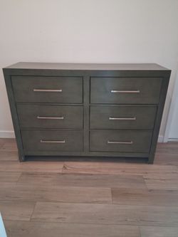 Pick Up Only! Standard 6 Drawer Dresser