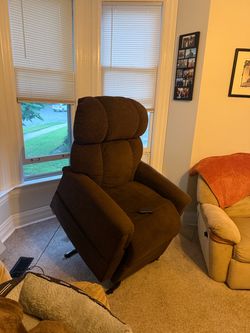Recliner (lift assist)