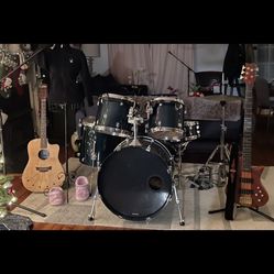 Price Drop. Must Sell.  **MANY EXTRAS please See Description Below***TAMA STARCLASSIC 5 Piece Drumset. Great Condition
