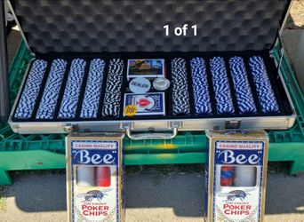 Poker chip set with aluminum case