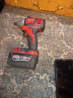 1/2" Milwaukee impact with brand new battrie