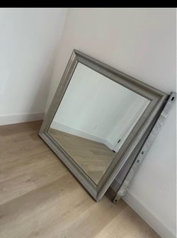 Dresser mirror