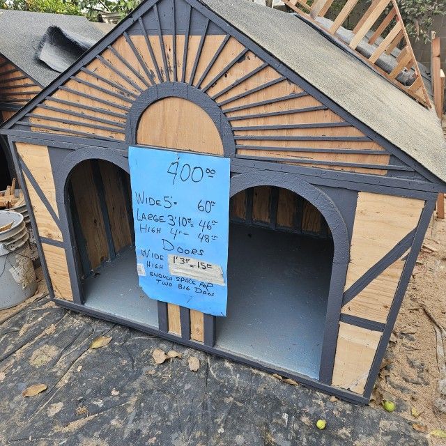 XL Dog House (Available) 