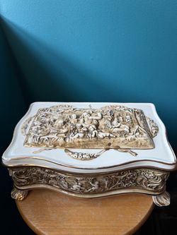 Vintage Capodimonte Italy M.A.S Hinged Porcelain Box