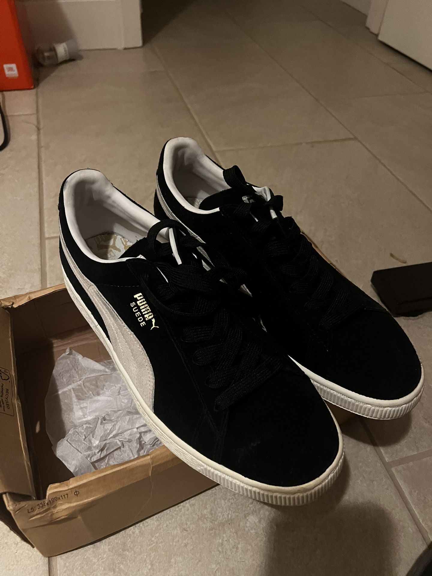Classic Puma Suede Black/White