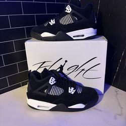Ds White Thunders size 7Y $300
