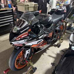 2022 ZX6R Track Bike 