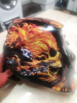 Welding helmet