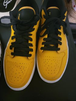 Jordan 1 low size 9 men yellow/ black