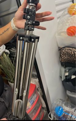 Heavy Duty Metal Tripod Stand