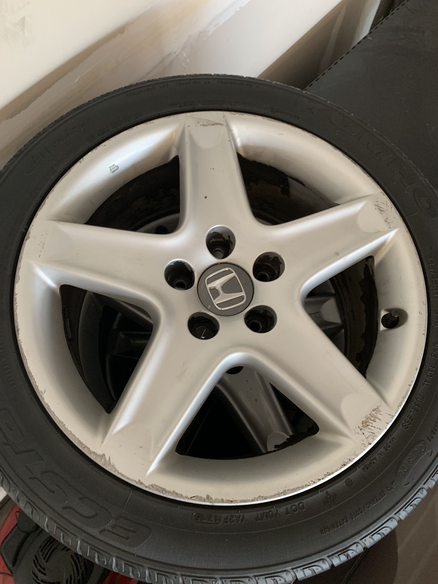 2005 Acura TL Wheels and Tires