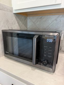 Toshiba Multi-Function Countertop Microwave (Air Fryer / Convection Combo)
