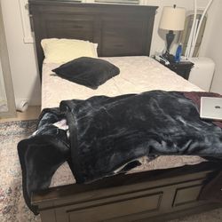 Queen Size Bed With Mattress , Box , Night Stand And Lamp 