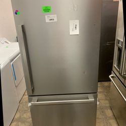HISENSE HRB171N6ASE 17.2-cu ft Counter-depth Bottom-Freezer Refrigerator