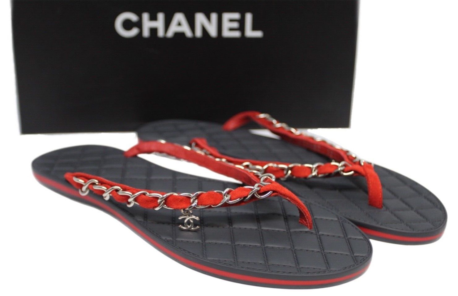 EXCELLENT CONDITION Chanel Womens SandalsThongs 15S Red Black Suede Calfskin Leather - 39.5 EU - NEW 675$