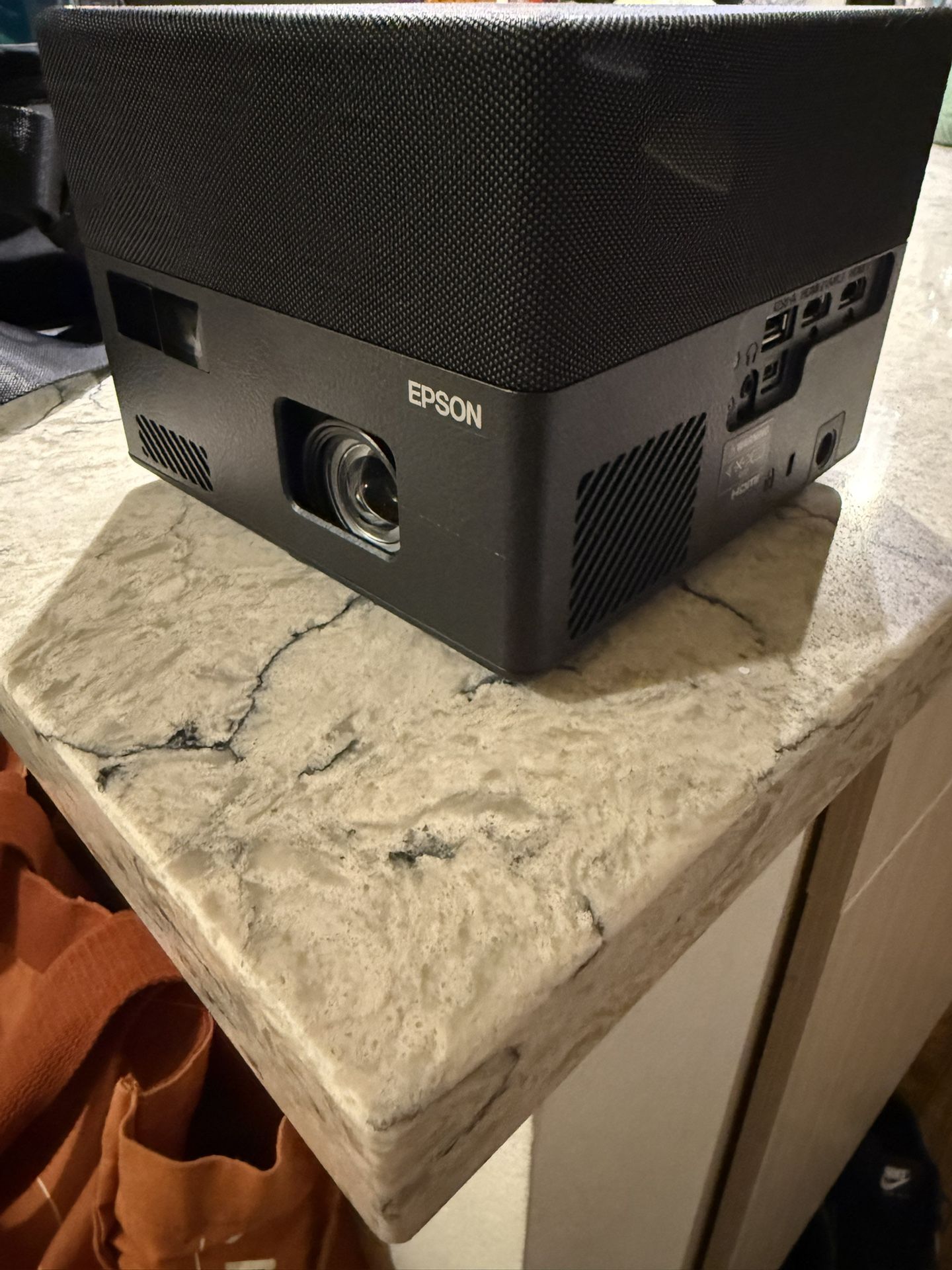 Epson EpiqVision Mini EF 12
