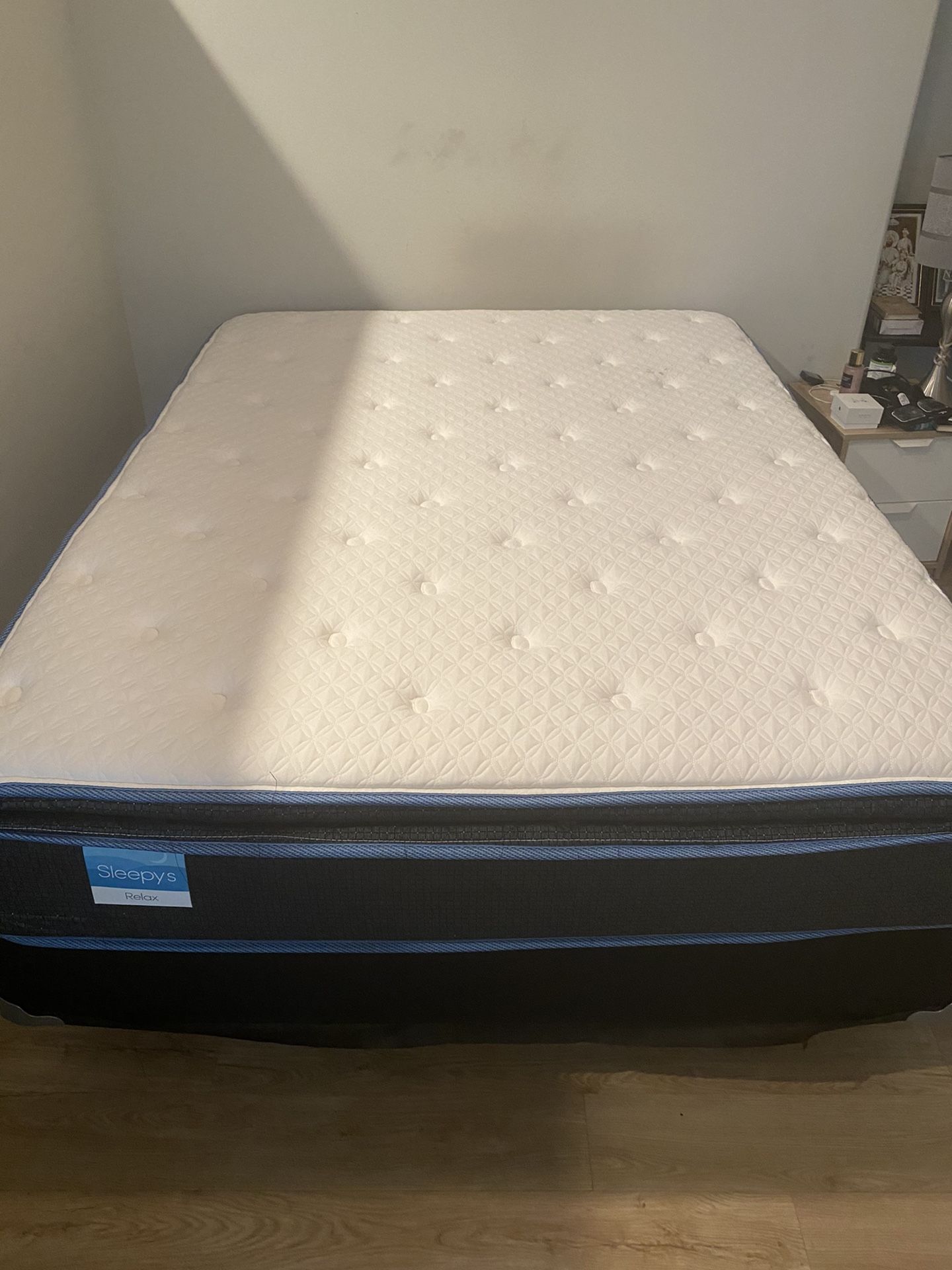 Queen size Sleepy’s Relax pillow top mattress 10.5 inches with frame
