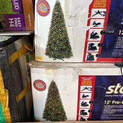 12’ Christmas Tree With Big Base 