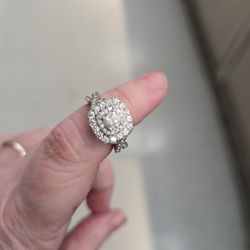 Women's Diamond Ring