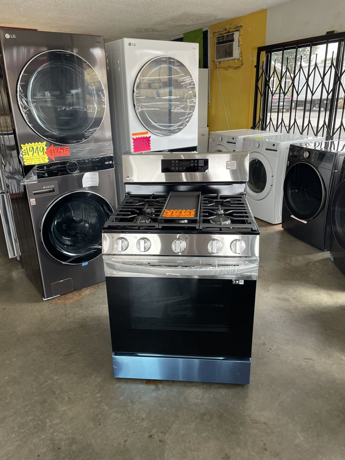 New LG ThinQ 5 Burner Gas Stove With Air Fry 30” Wide 