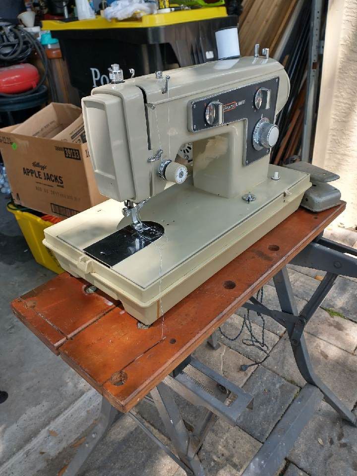 Sears Kenmore Vintage Sewing Machine #6813 for Sale in Lakewood, CA -  OfferUp