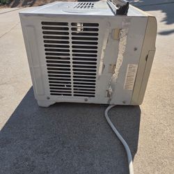 Danby 8,000 BTU window A/C for $20 obo 