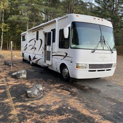 RV. 2004 National Dolphin  $18,000.  OBO