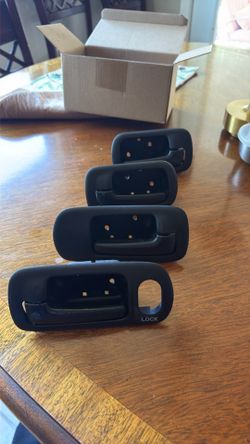 2003 Honda Civic, Inside door handles