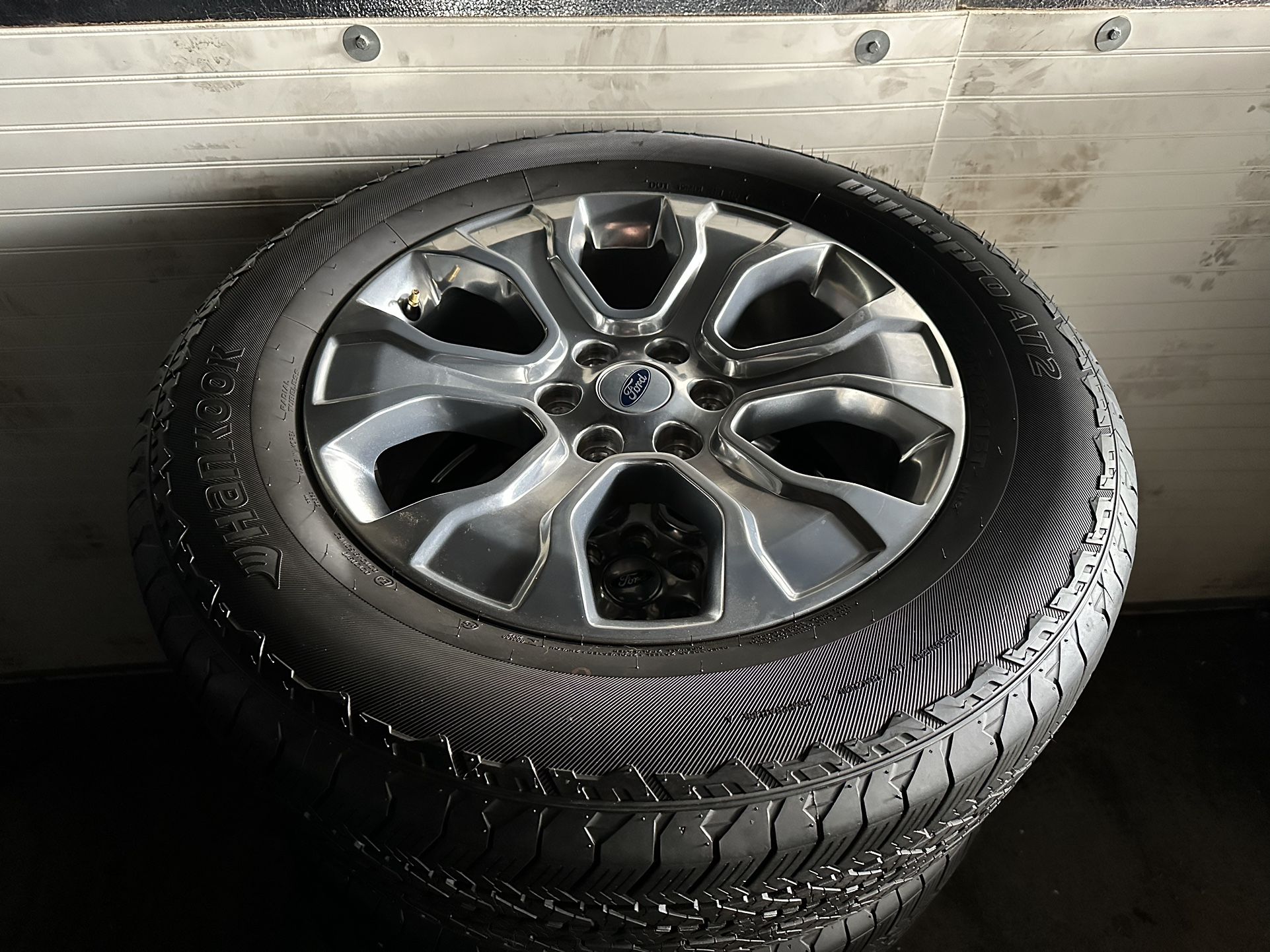 2022 Ford F-150 Platinum 20 Inch Wheels And Tires