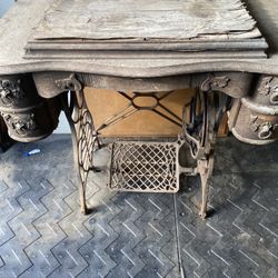 Antique Sewing Machine 