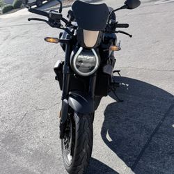 Honda CB1000R Black Edition 