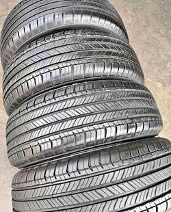 215/65/17 Michelin 🌟🌟 Vendo un set de llantas con 80% de vida las 4 🌟🌟🤩