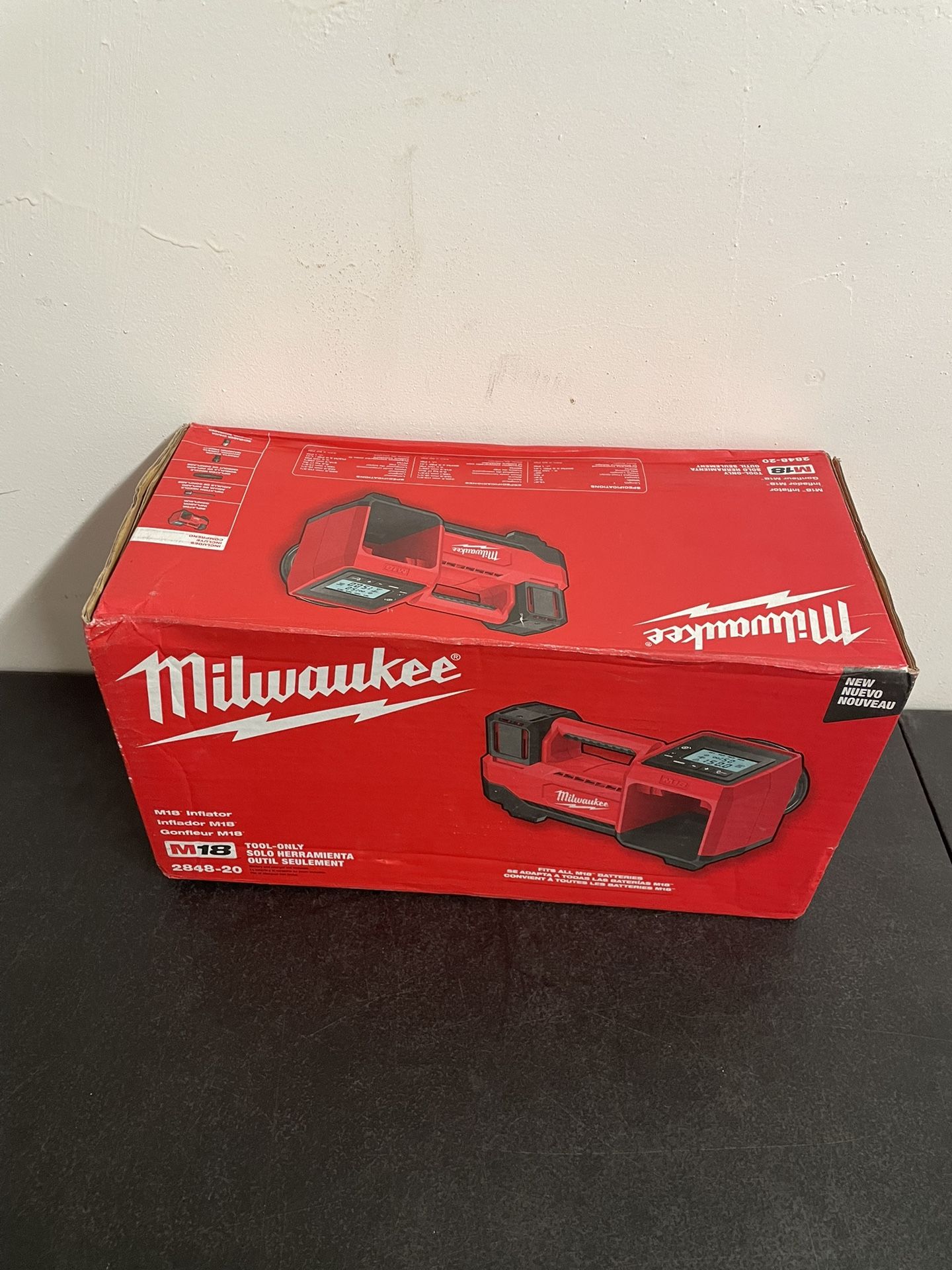 Milwaukee M18 18-Volt Lithium-Ion Cordless Electric Portable Inflator (Tool-Only) 2848-20