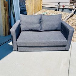 Love seat/Sleeper