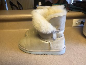 PreOwned UGG Australia Boots Arendelle Disney Frozen Girls 3 Youth