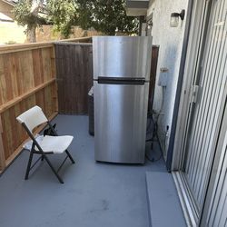 Refrigerator like new