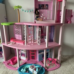 Barbie Dream House 