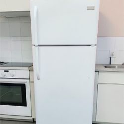 REFRIGERATOR ...     FRIDGE EXCELLENT CONDITION AND VERY CLEAN 