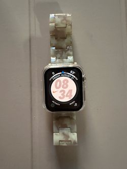 Apple Watch Series 6 40mm + Band & Screen Protector