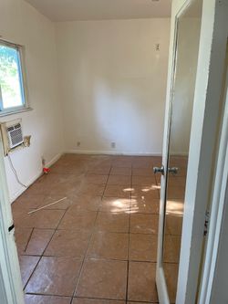 1 bedroom cottage PBG Off northlake